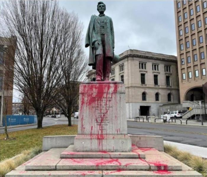 Spokane's Lincoln Statue is Vandalized with Red Paint